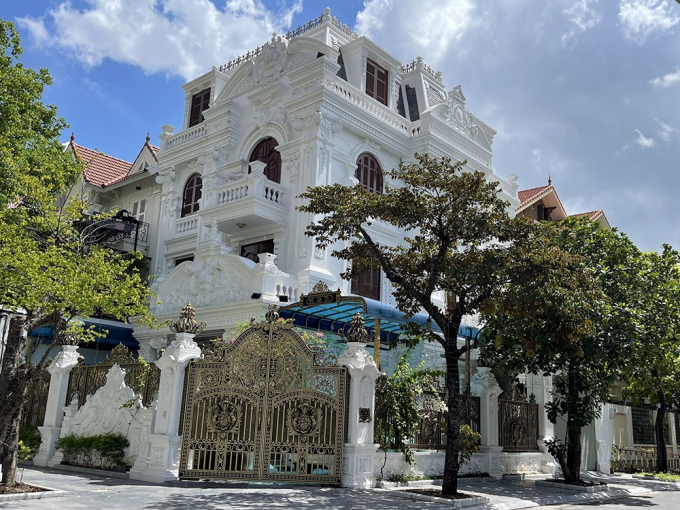 Căn A1 – BT7 Khu đô thị Việt Hưng cũng có dấu hiệu xây dựng phá vỡ quy hoạch.