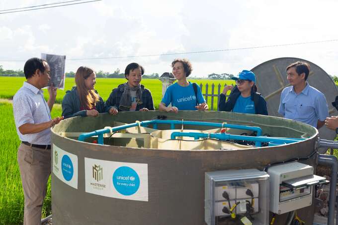 Những cư d&acirc;n đầu ti&ecirc;n ở LUMI&Egrave;RE riverside nhận sổ hồng.