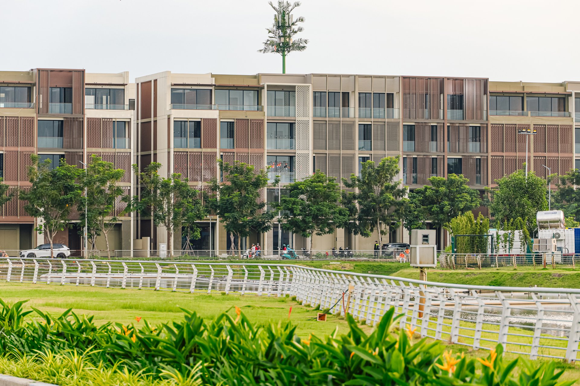 The Global City được ph&aacute;t triển lấy cảm hứng từ triết l&yacute; "đ&ocirc; thị vị nh&acirc;n sinh&ldquo; c&ugrave;ng những nguy&ecirc;n l&yacute; thiết kế bền vững đạt giải thưởng &ldquo;Dự &aacute;n BĐS Xanh ti&ecirc;u biểu 2024&rdquo;