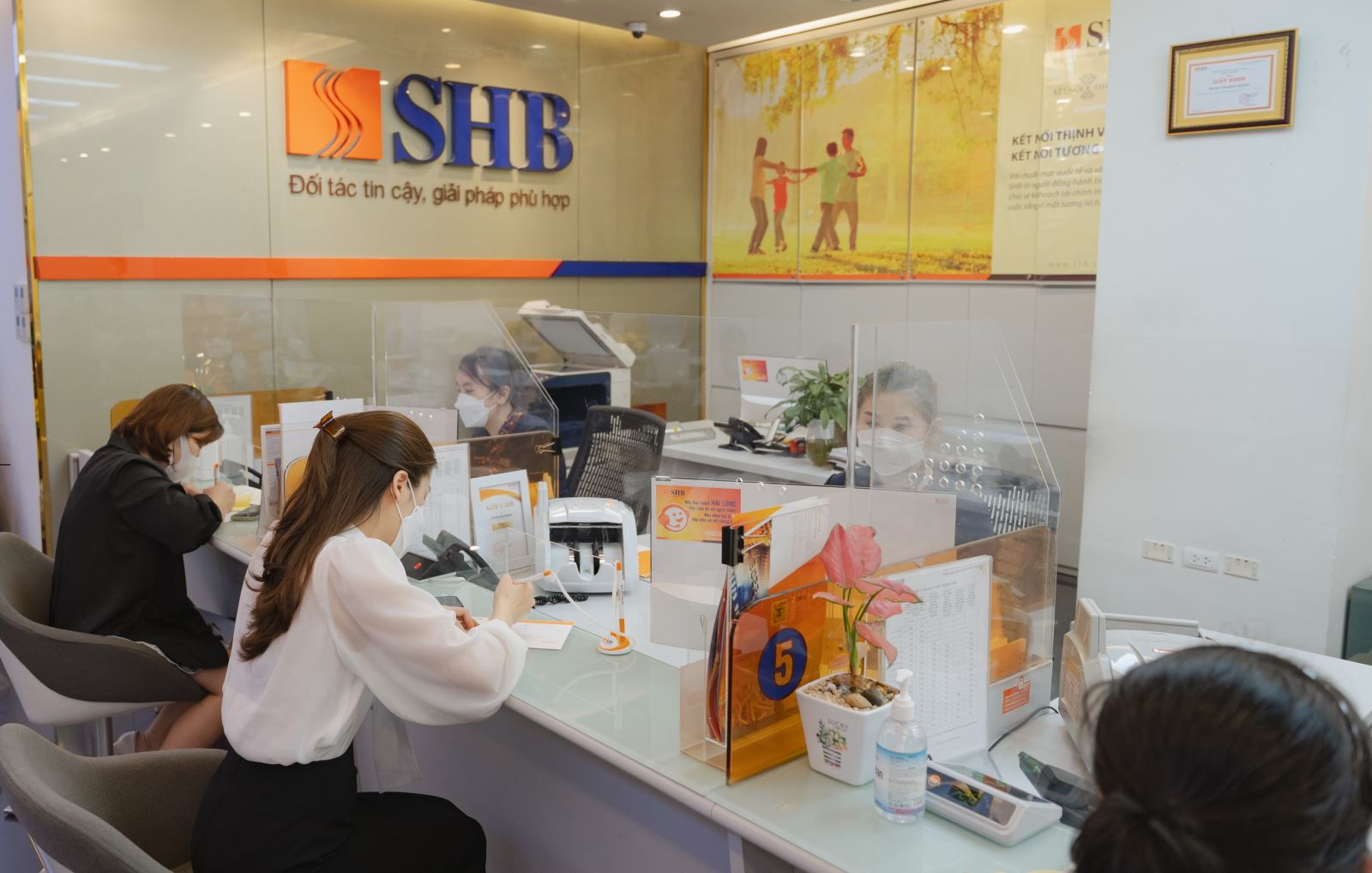 Miễn ph&#237; chuyển tiền quốc tế c&#249;ng SHB - Ảnh 1