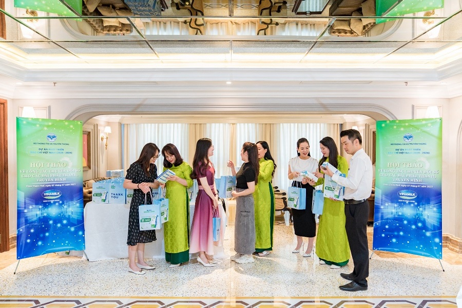 Hội thảo c&ograve;n l&agrave; cơ hội để c&aacute;c ph&oacute;ng vi&ecirc;n, bi&ecirc;n tập vi&ecirc;n ph&aacute;t thanh &ndash; truyền th&igrave;nh giao lưu, chia sẻ kinh nghiệm.