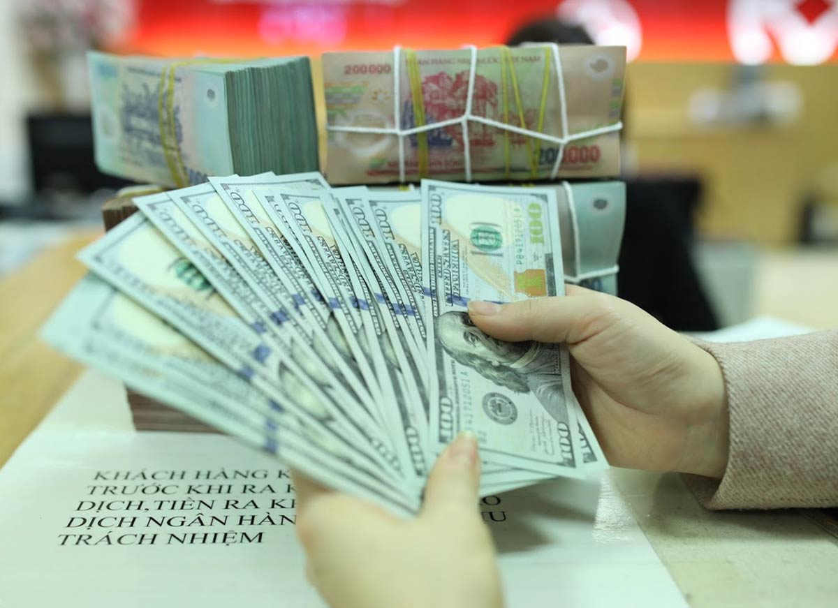 Gi&#225; USD ng&#226;n h&#224;ng đi l&#234;n, tỷ gi&#225; trung t&#226;m x&#225;c lập kỷ lục mới - Ảnh 1