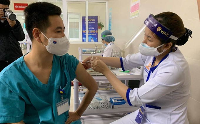 Hà Nội tiêm vaccine Covid-19 cho 5,1 triệu dân: Ai sẽ được ưu tiên tiêm trước? - Ảnh 1