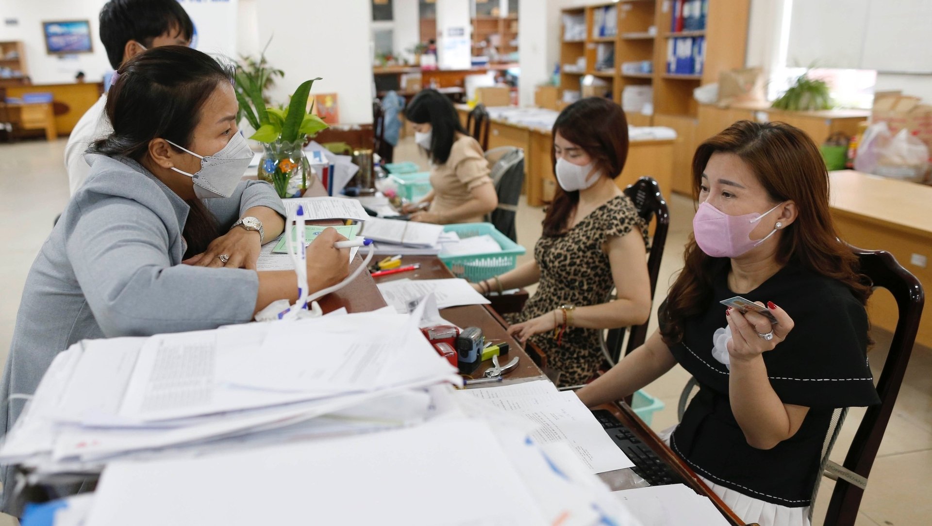 Trả lương theo vị tr&#237; việc l&#224;m cho c&#244;ng chức trước ng&#224;y 1/7/2027 - Ảnh 1