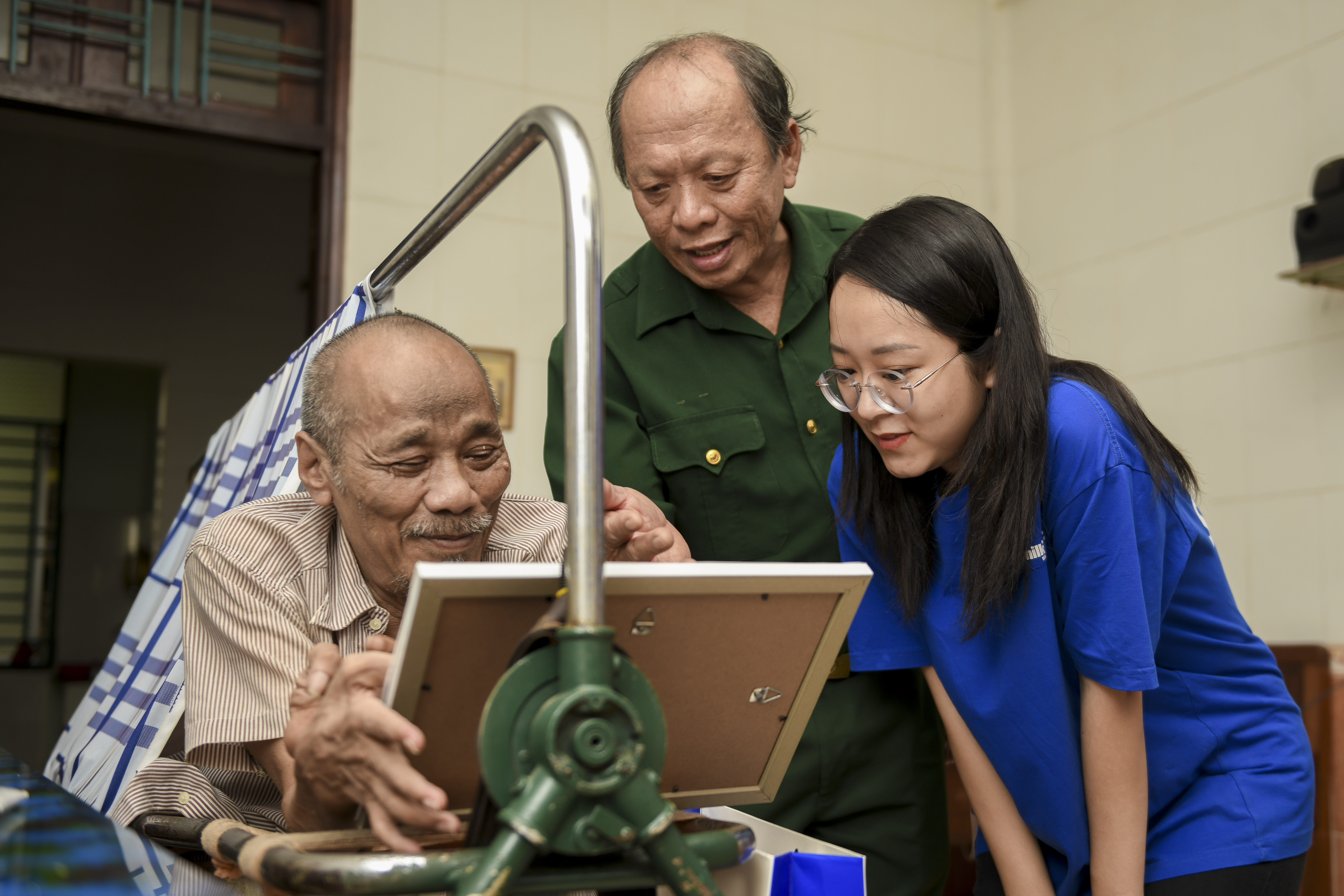 Những bức tranh do con em nh&acirc;n vi&ecirc;n Vinamilk vẽ trở th&agrave;nh cầu nối gắn kết qu&aacute; khứ với tương lai (Ảnh: Thanh B&igrave;nh). &nbsp;