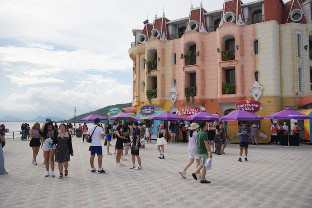 Trong khu&ocirc;n vi&ecirc;n 8Wonder c&oacute; nhiều hoạt động vui chơi, ăn uống hấp dẫn