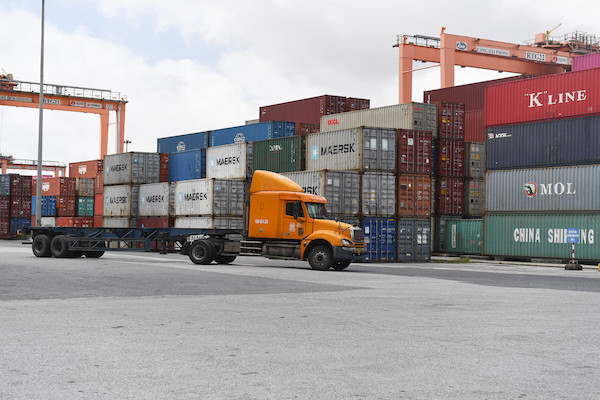 Sau vụ&nbsp;5 container h&agrave;ng n&ocirc;ng sản bị lừa ở UAE, Bộ C&ocirc;ng thương khuyến c&aacute;o doanh nghiệp cẩn trọng khi giao dịch tr&aacute;nh gặp phải gian thương ở Trung Đ&ocirc;ng. Ảnh minh họa,