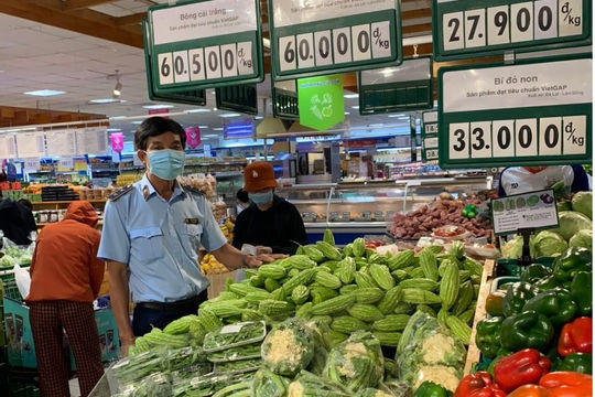 Rau củ quả l&agrave; mặt h&agrave;ng thiết yếu được ph&eacute;p lưu th&ocirc;ng