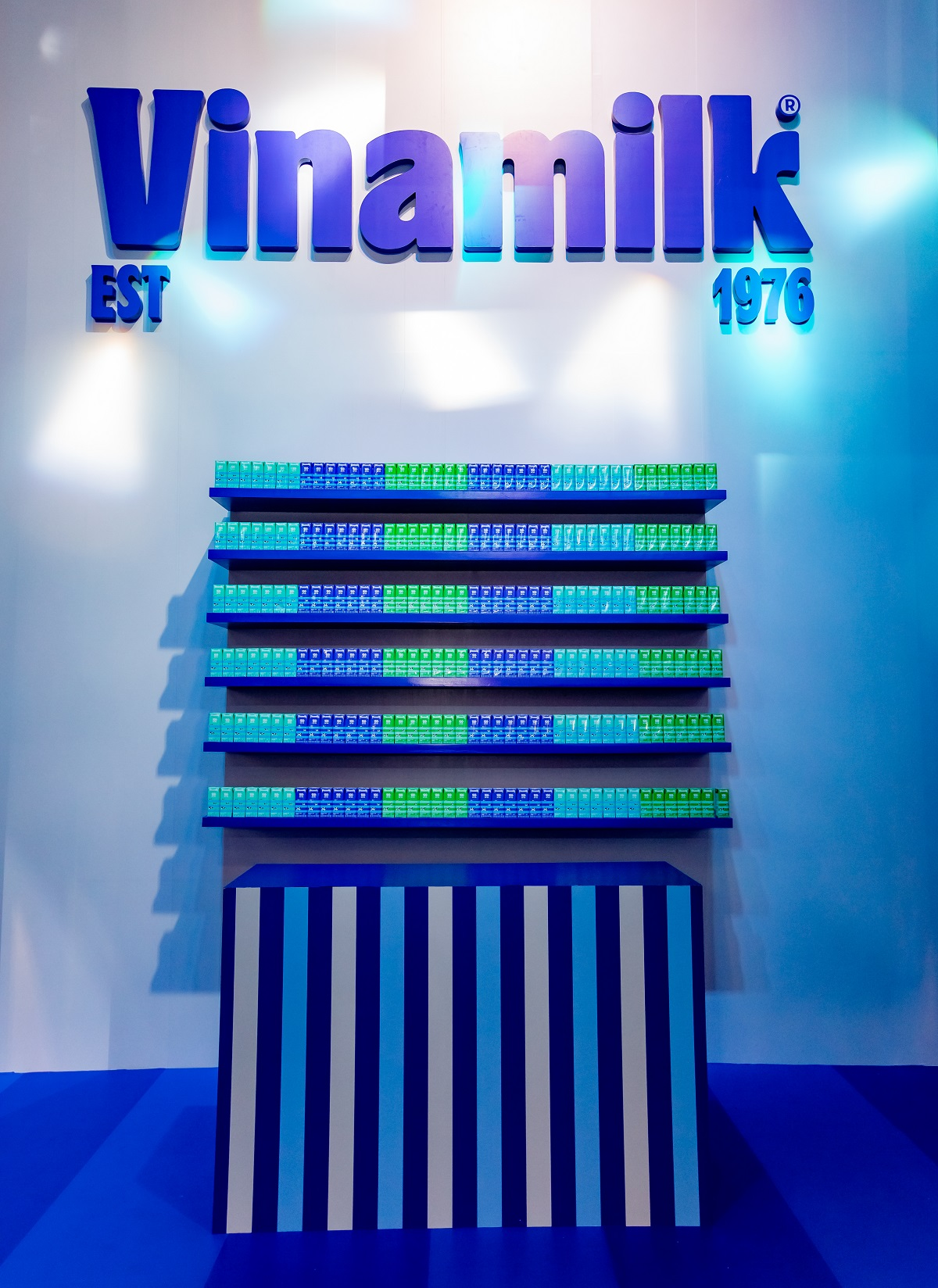 Lộ diện c&#225;c sản phẩm “thay &#225;o mới” đầu ti&#234;n của Vinamilk tr&#234;n d&#226;y chuyền - Ảnh 1