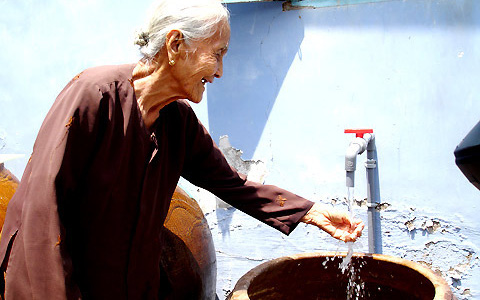 Sau giảm gi&#225; điện, Ch&#237;nh phủ y&#234;u cầu giảm gi&#225; nước sạch sinh hoạt cho người d&#226;n - Ảnh 1