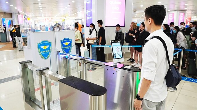 Ch&iacute;nh thức sử dụng VNeID l&agrave;m thủ tục đi m&aacute;y bay từ h&ocirc;m nay 2/8.
