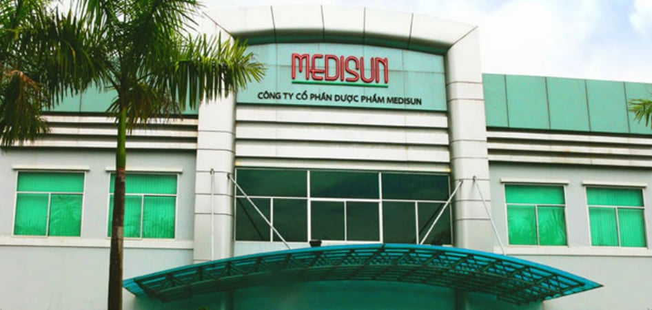 Cục Quản l&yacute; Dược (Bộ Y tế) vừa c&oacute; quyết định tạm ngừng tiếp nhận hồ sơ đề nghị cấp mới v&agrave; gia hạn giấy đăng k&yacute; lưu h&agrave;nh thuốc, cũng như nguy&ecirc;n liệu l&agrave;m thuốc của C&ocirc;ng ty cổ phần Dược phẩm Me Di Sun trong thời hạn 12 th&aacute;ng.