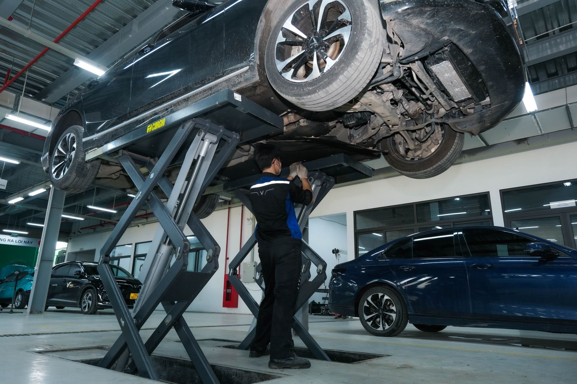 M&aacute;y m&oacute;c, thiết bị tại xưởng dịch vụ VinFast Phan Trọng Tuệ đều l&agrave; loại hiện đại, ti&ecirc;n tiến h&agrave;ng đầu