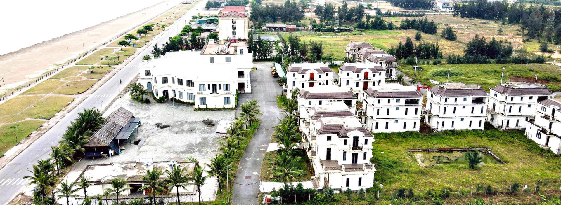 Điểm t&#234;n loạt dự &#225;n nghỉ dưỡng &#39;tr&#249;m mền&#39; chiếm b&#227;i biển miền Trung - Ảnh 2