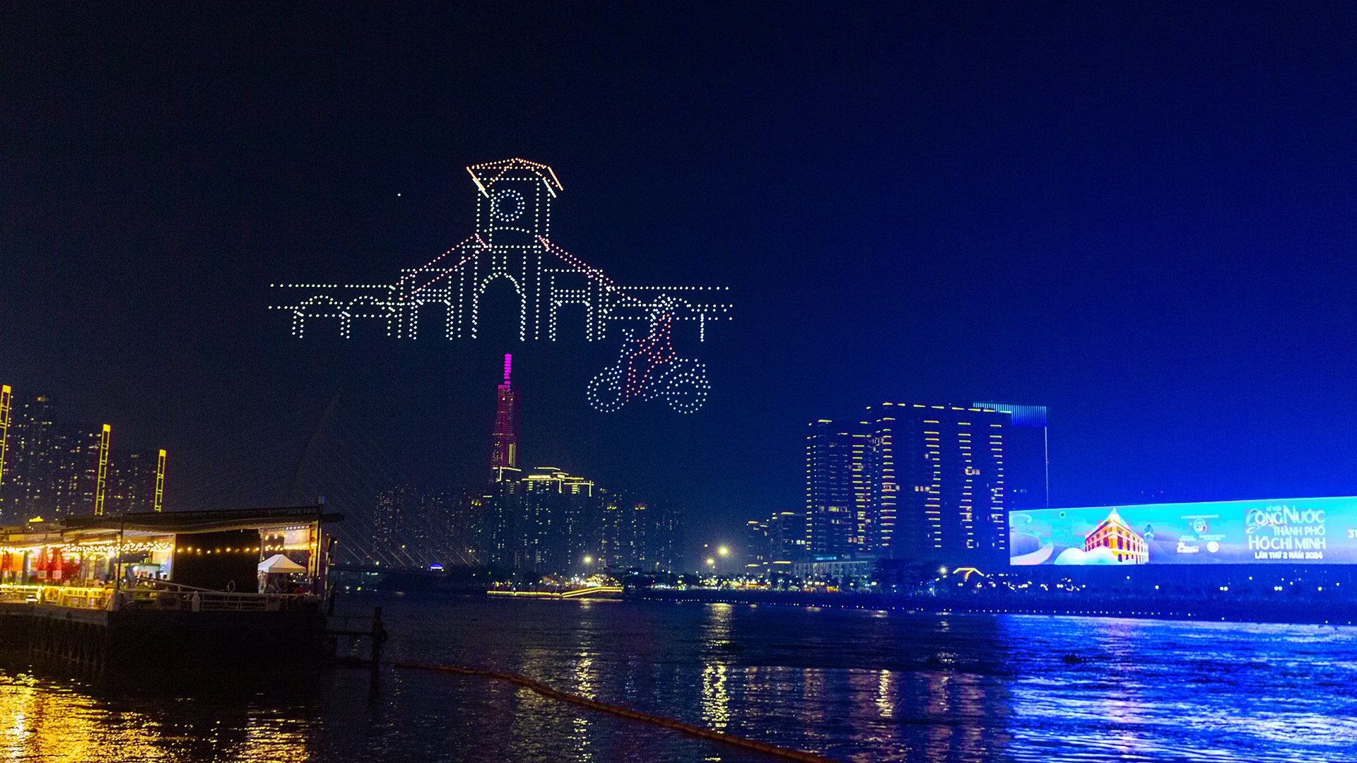 Một m&agrave;n biểu diễn drone show do ekip sản xuất từng thực hiện tại TP. HCM trước đ&oacute;. (Ảnh: COREX)