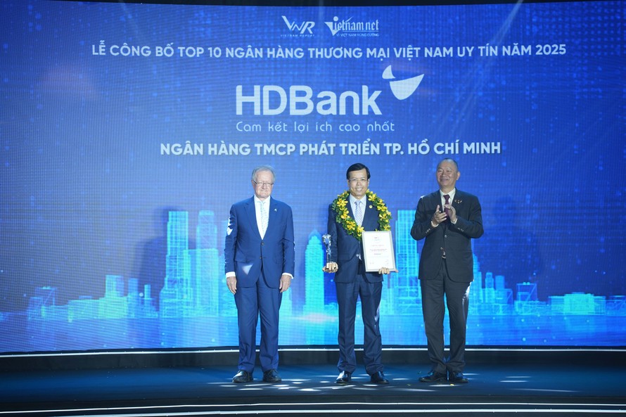 HDBank giữ vị trí thứ 3 Top ngân hàng niêm yết uy tín và hiệu quả nhất Việt Nam - Ảnh 1