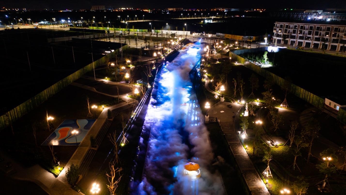 Cận cảnh D&#242;ng s&#244;ng &#193;nh s&#225;ng huyền ảo chuẩn bị được khai trương tại TP Thi&#234;n ni&#234;n kỷ - Ảnh 1