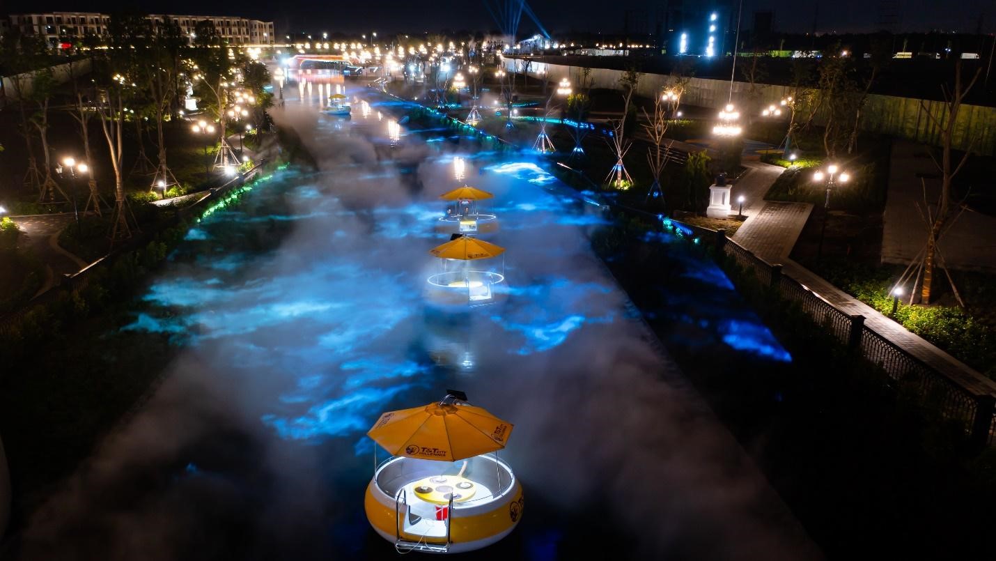 Cận cảnh D&#242;ng s&#244;ng &#193;nh s&#225;ng huyền ảo chuẩn bị được khai trương tại TP Thi&#234;n ni&#234;n kỷ - Ảnh 2