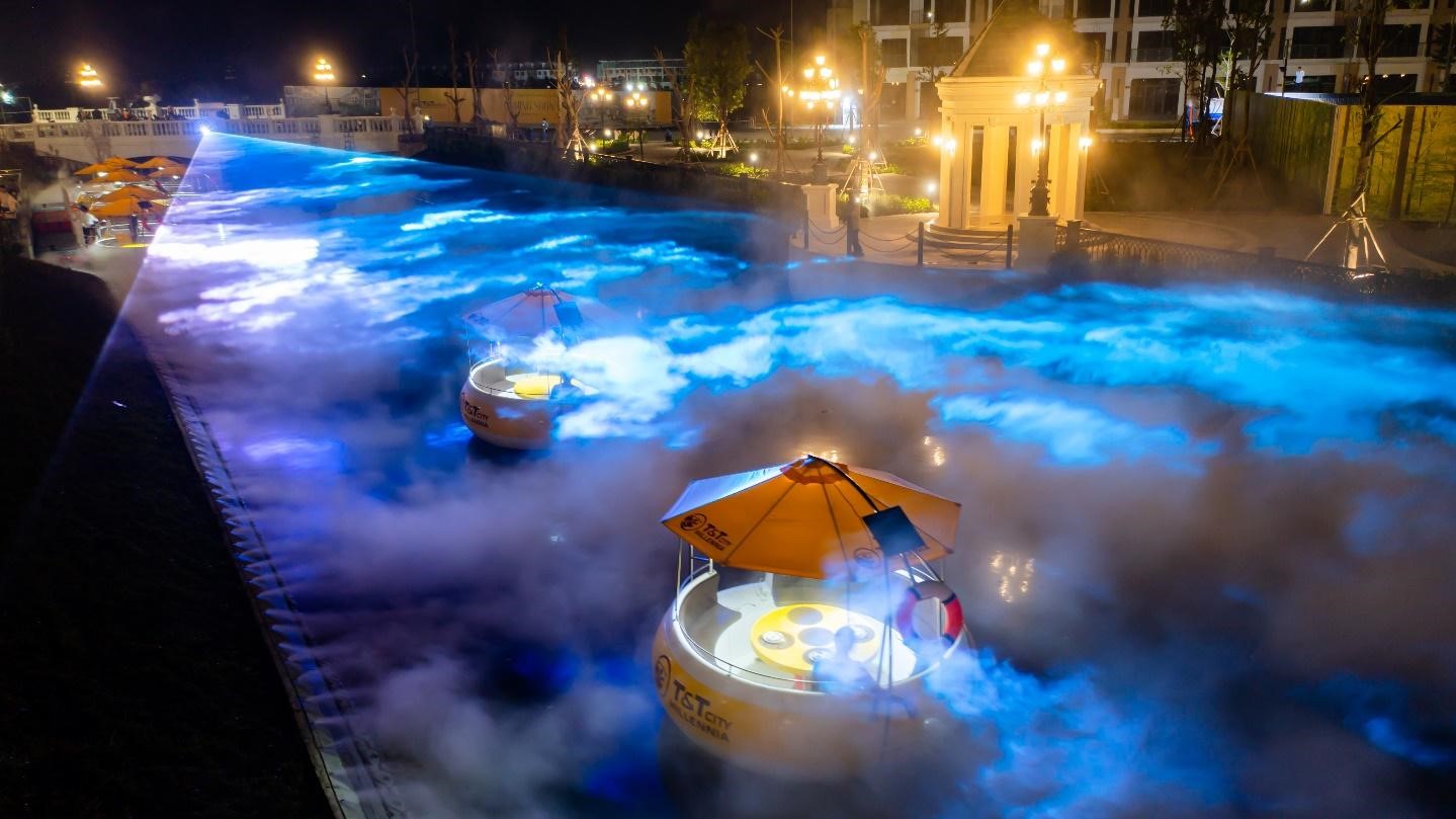 Cận cảnh D&#242;ng s&#244;ng &#193;nh s&#225;ng huyền ảo chuẩn bị được khai trương tại TP Thi&#234;n ni&#234;n kỷ - Ảnh 5