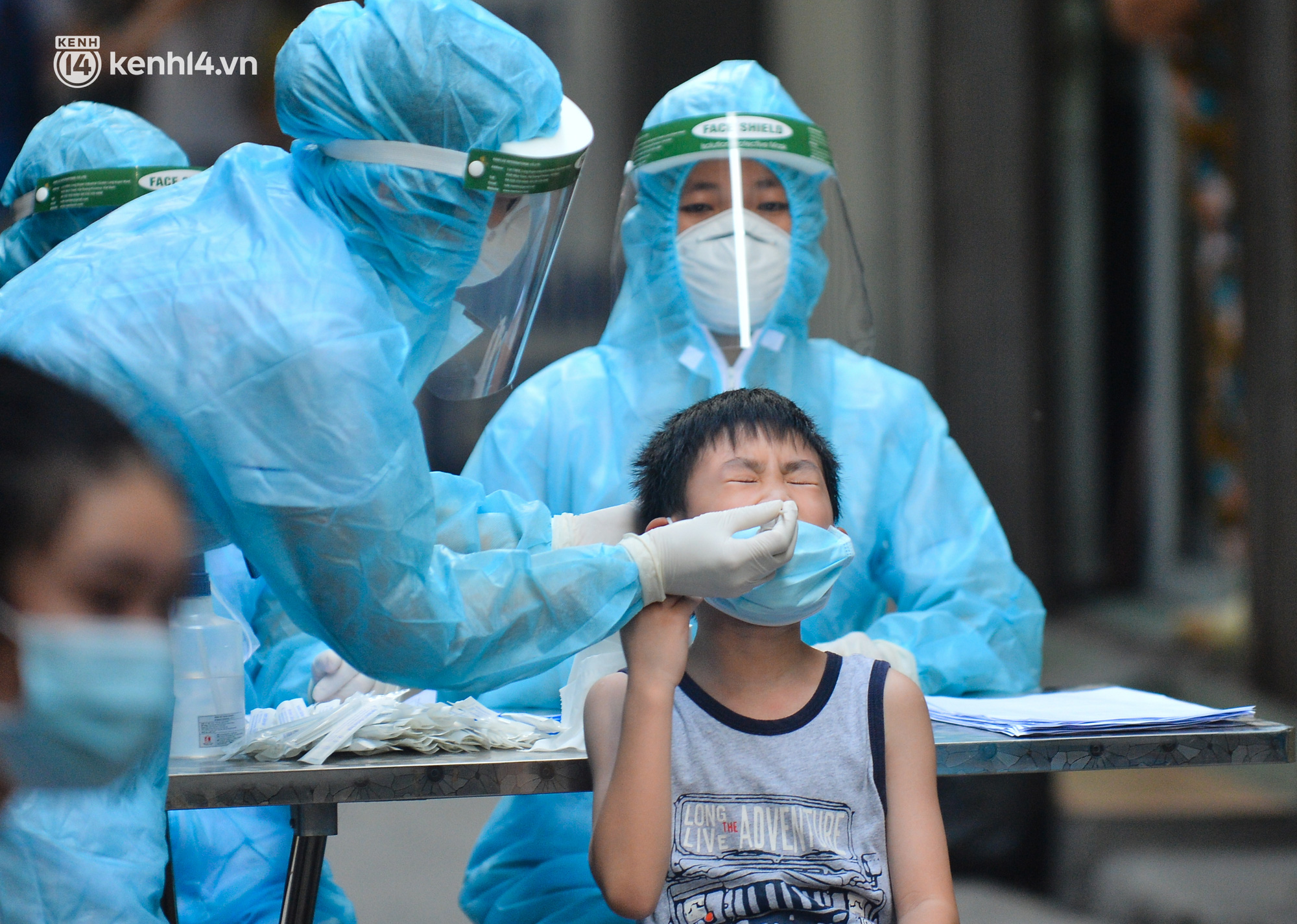 Hà Nội thực hiện 7 ngày cao điểm rà soát ca mắc Covid-19 trong cộng đồng, KHẨN THIẾT đề nghị người ho sốt, đau họng khai báo y tế - Ảnh 2