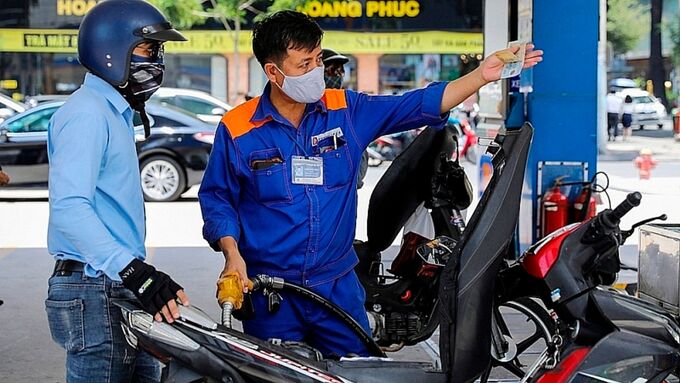 Gi&aacute; xăng tiếp tục giảm.