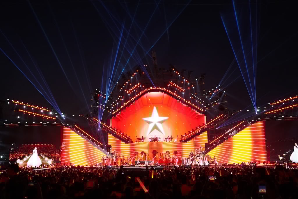 &#39;V-Concert Rạng rỡ Việt Nam&#39;: &#39;Đ&#234;m huyền thoại&#39; k&#237;ch hoạt th&#224;nh phố Expo đầu ti&#234;n tại Việt Nam - Ảnh 7