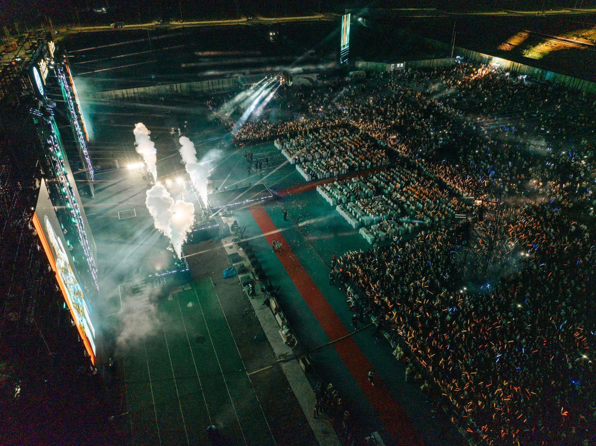 M&#227;n nh&#227;n với “si&#234;u s&#226;n khấu” tại Đại nhạc hội T&amp;T City Millennia - Ảnh 5