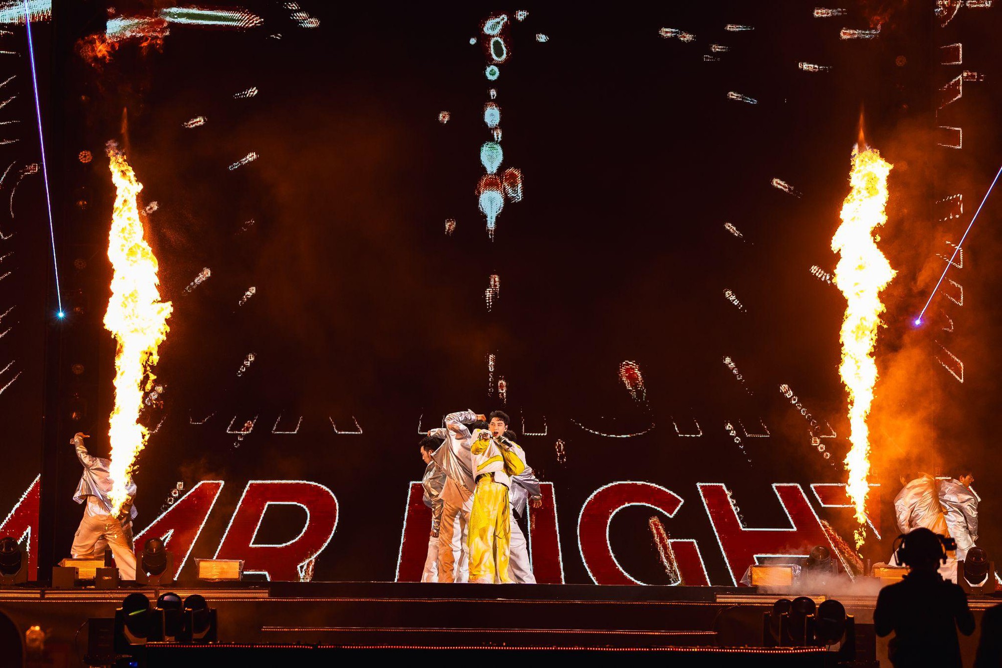 M&#227;n nh&#227;n với “si&#234;u s&#226;n khấu” tại Đại nhạc hội T&amp;T City Millennia - Ảnh 7