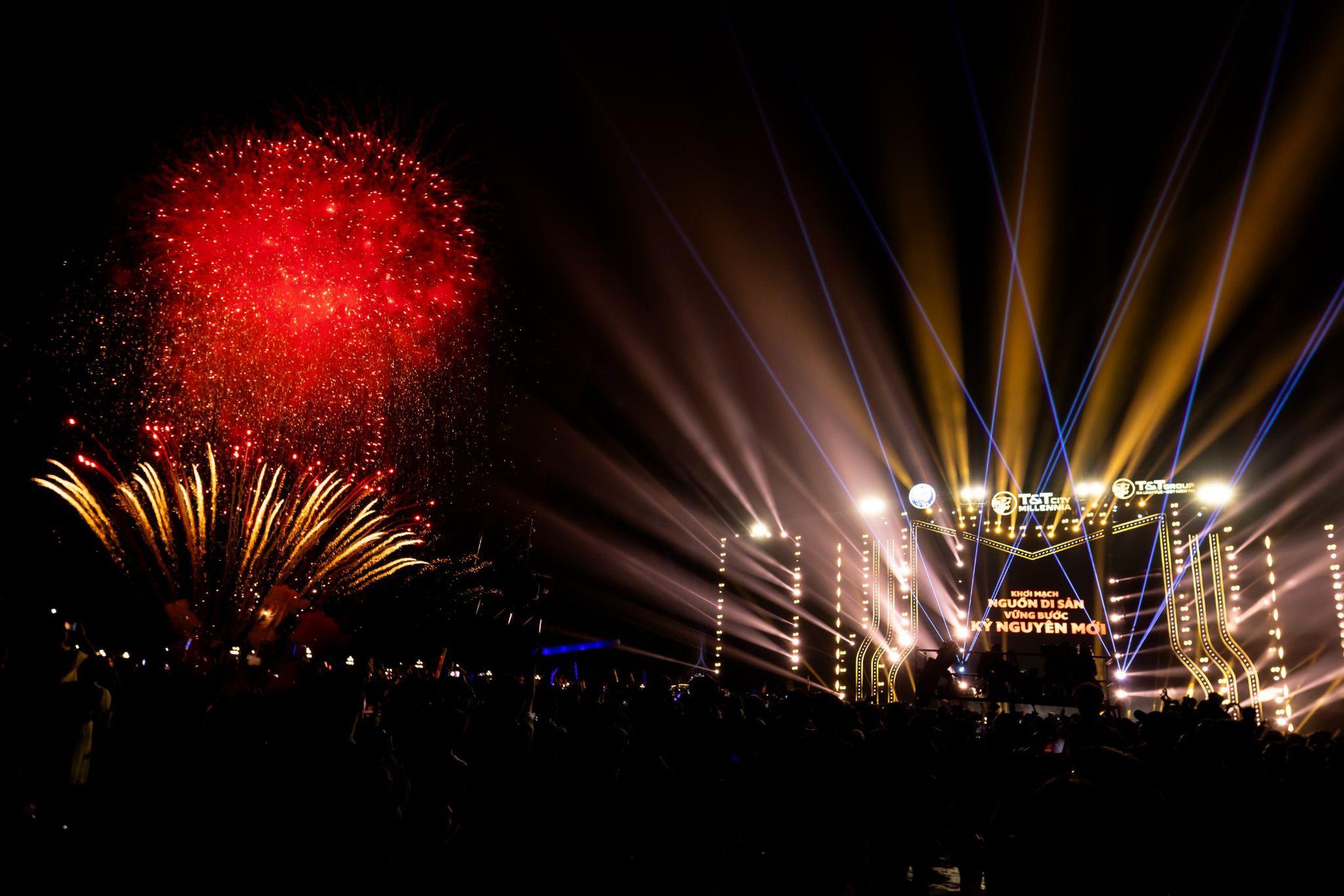 M&#227;n nh&#227;n với “si&#234;u s&#226;n khấu” tại Đại nhạc hội T&amp;T City Millennia - Ảnh 10