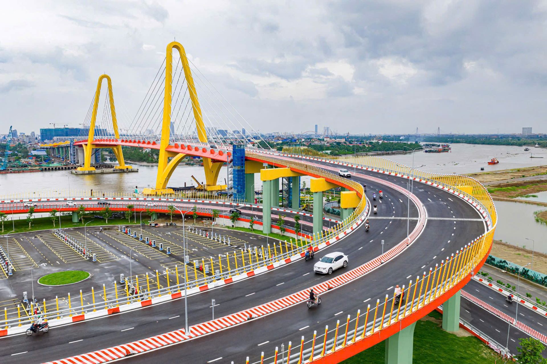 Vingroup c&#244;ng bố 2 trụ cột hoạt động mới l&#224; hạ tầng v&#224; năng lượng xanh - Ảnh 1