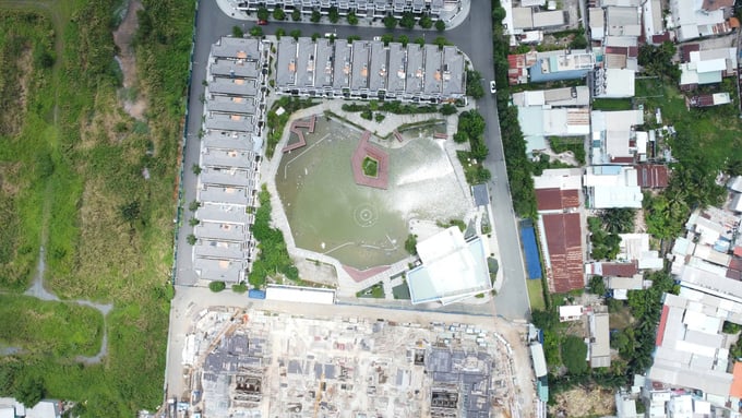 Bất động sản Hưng Lộc Ph&aacute;t được th&agrave;nh lập từ năm 2009, gắn liền với t&ecirc;n tuổi của &ocirc;ng Nguyễn Dư Lực (sinh năm 1960) &ndash; Chủ tịch HĐQT ki&ecirc;m người s&aacute;ng lập. Theo giấy đăng k&yacute; kinh doanh thay đổi gần nhất (16/12/2021), C&ocirc;ng ty c&oacute; vốn điều lệ 1,650 tỷ đồng, &ocirc;ng Nguyễn Văn B&igrave;nh l&agrave;m Tổng Gi&aacute;m đốc ki&ecirc;m Th&agrave;nh vi&ecirc;n HĐQT, &ocirc;ng Đ&agrave;o Văn T&acirc;n l&agrave;m Th&agrave;nh vi&ecirc;n HĐQT.