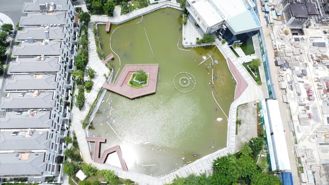 Theo quy định, khu vực đ&atilde; c&oacute; quy hoạch chi tiết 1/500 sẽ được miễn giấy ph&eacute;p x&acirc;y dựng đối với c&ocirc;ng tr&igrave;nh dưới 4.000m2&nbsp;thấp hơn 7 tầng. Tuy nhi&ecirc;n, để khởi c&ocirc;ng x&acirc;y dựng c&ocirc;ng tr&igrave;nh n&agrave;y, chủ đầu tư phải c&oacute; giấy tờ chứng minh quyền sử dụng đất.