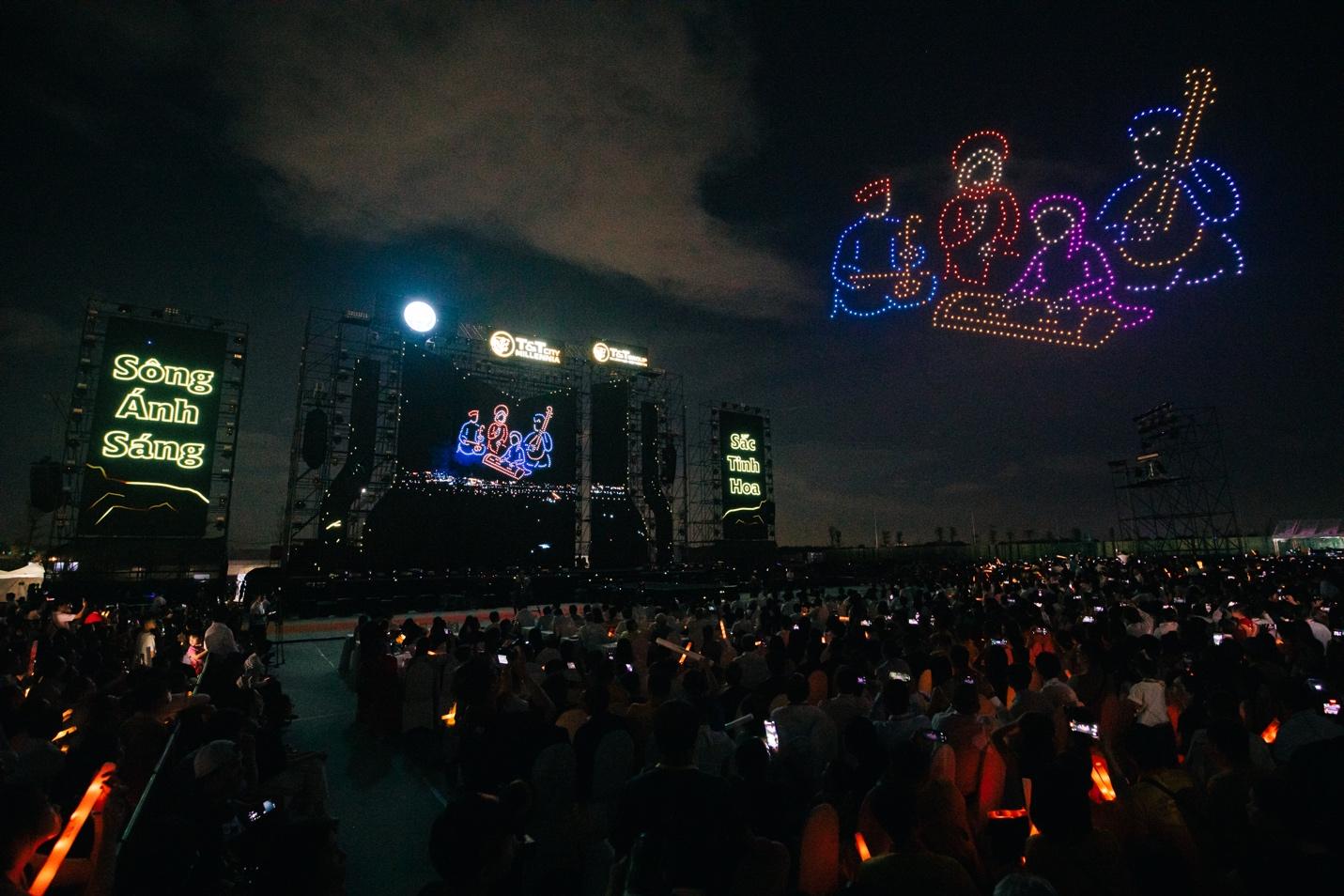 Chi&#234;m ngưỡng 1.000 drone tỏa s&#225;ng tr&#234;n bầu trời đ&#234;m Th&#224;nh phố Thi&#234;n ni&#234;n kỷ T&amp;T City Millennia - Ảnh 2