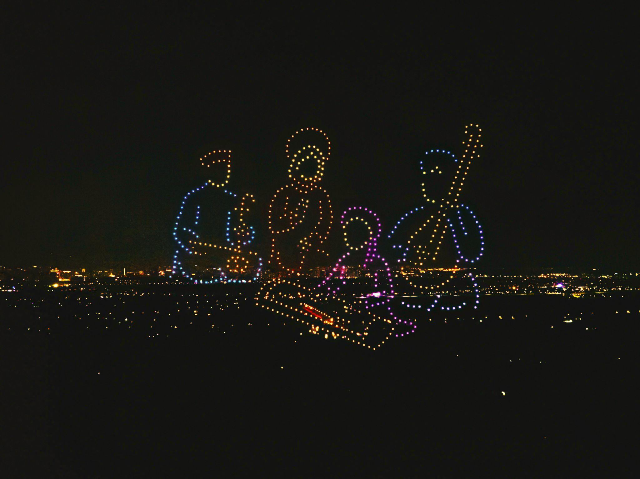 Chi&#234;m ngưỡng 1.000 drone tỏa s&#225;ng tr&#234;n bầu trời đ&#234;m Th&#224;nh phố Thi&#234;n ni&#234;n kỷ T&amp;T City Millennia - Ảnh 3