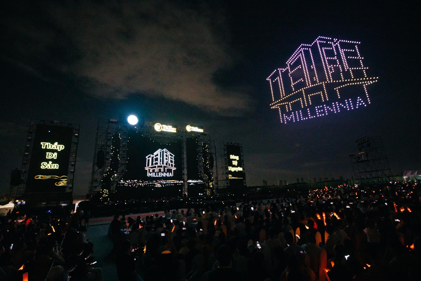 Chi&#234;m ngưỡng 1.000 drone tỏa s&#225;ng tr&#234;n bầu trời đ&#234;m Th&#224;nh phố Thi&#234;n ni&#234;n kỷ T&amp;T City Millennia - Ảnh 6