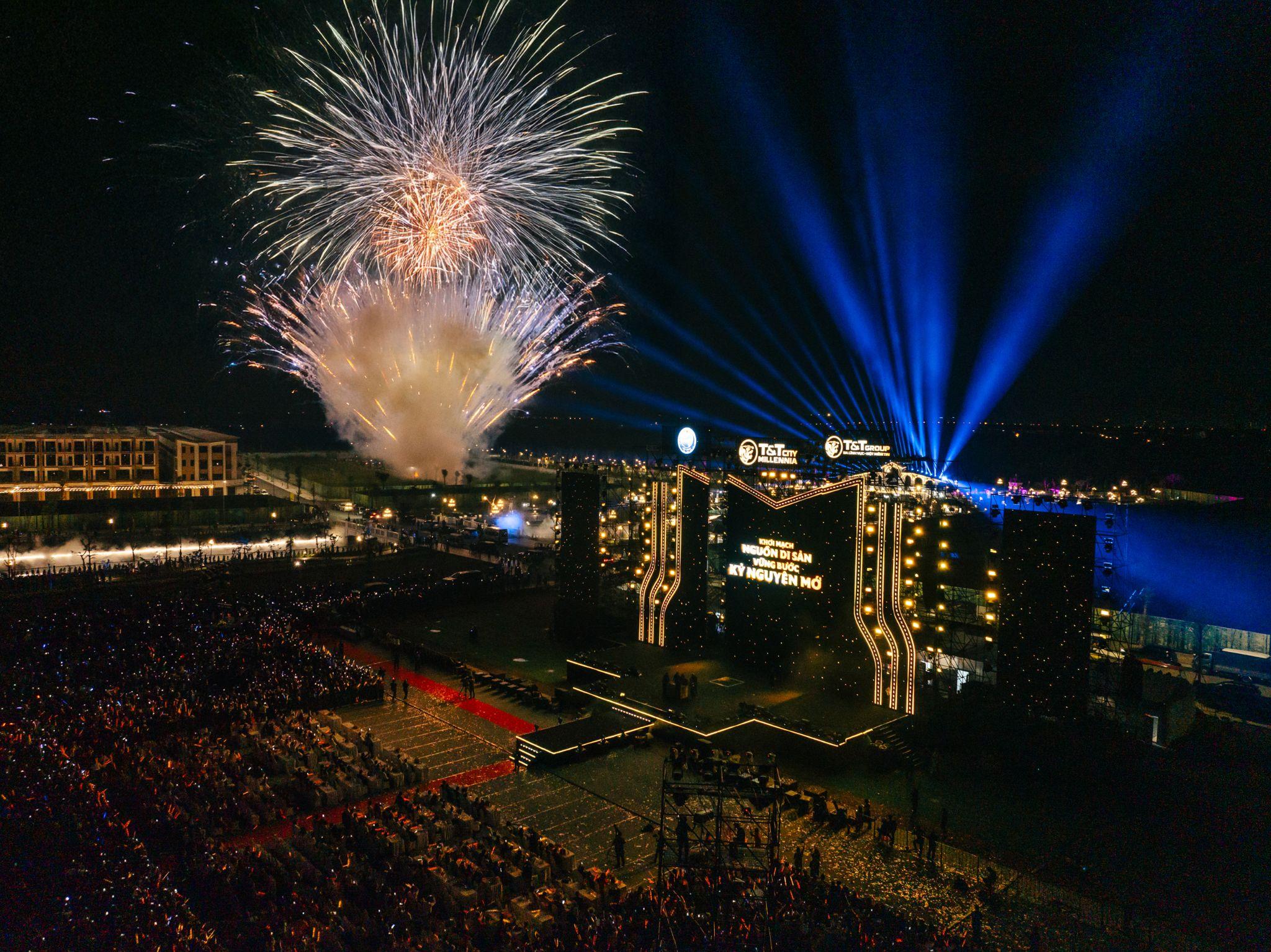 Chi&#234;m ngưỡng 1.000 drone tỏa s&#225;ng tr&#234;n bầu trời đ&#234;m Th&#224;nh phố Thi&#234;n ni&#234;n kỷ T&amp;T City Millennia - Ảnh 10