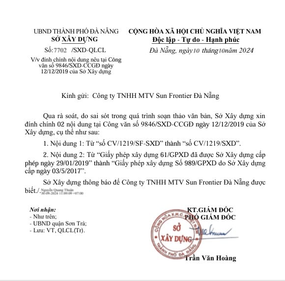 C&ocirc;ng văn của Sở X&acirc;y dựng đ&iacute;nh ch&iacute;nh từ GPXD số 61 cấp ng&agrave;y 29/01/2019 th&agrave;nh GPXD số 989/GPXD cấp ng&agrave;y 03/5/2017, sau khi Sở TN&amp;MT phản hồi việc cấp sổ đỏ cho nh&agrave; trẻ "đ&uacute;ng quy định v&agrave; hồ sơ dự &aacute;n"