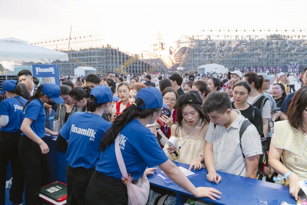 Nh&#236;n lại những khoảnh khắc “cực ch&#225;y” của Vinamilk tại V-Concert v&#224; V-Fest - Ảnh 4