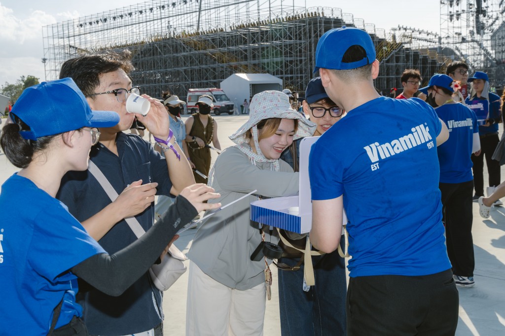 Nh&#236;n lại những khoảnh khắc “cực ch&#225;y” của Vinamilk tại V-Concert v&#224; V-Fest - Ảnh 5