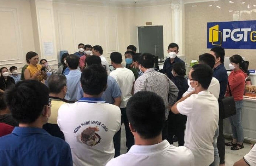 H&agrave;ng chục người d&acirc;n v&acirc;y k&iacute;n C&ocirc;ng ty Ph&uacute; Gia Thịnh v&igrave; m&acirc;u thuẫn li&ecirc;n quan đến dự &aacute;n New Da Nang City.