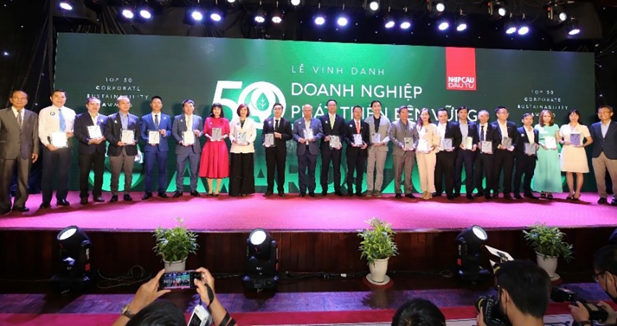 Vinamilk l&agrave; 1 trong 25 doanh nghiệp ni&ecirc;m yết được b&igrave;nh chọn trong Top 50 Doanh nghiệp Ph&aacute;t triển Bền vững