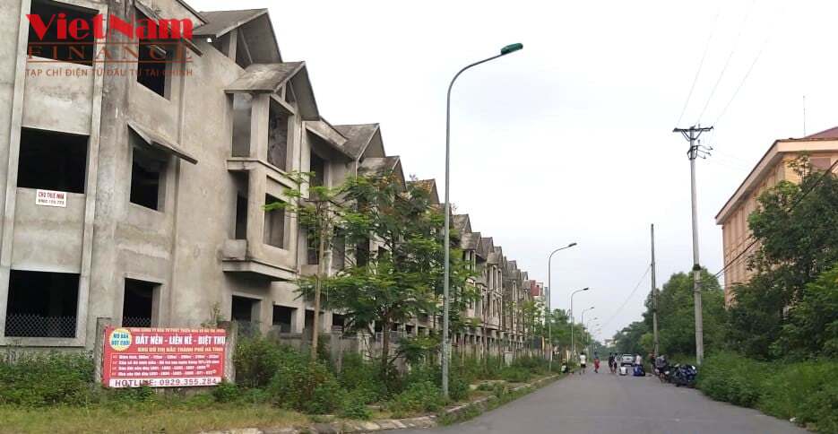 Sau hơn 10 năm triển khai, dự &aacute;n Khu d&acirc;n cư đ&ocirc; thị tại khu đ&ocirc; thị Bắc H&agrave; Tĩnh do HUD l&agrave;m chủ đầu tư vẫn trong trạng th&aacute;i &ldquo;đang thực hiện&rdquo;...