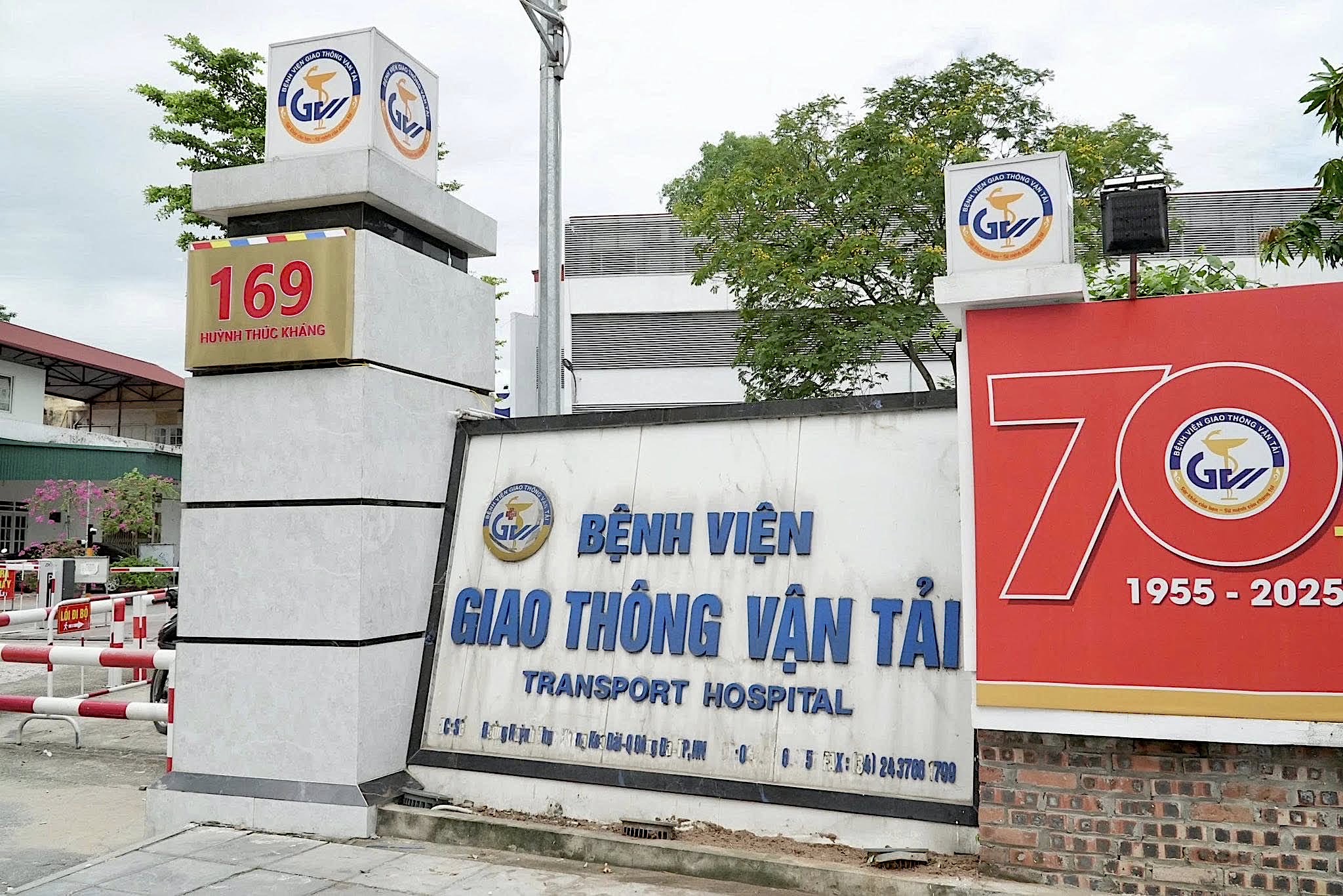 Nửa đầu năm 2025, b&ecirc;n cạnh những con số kỷ lục, nh&oacute;m doanh nghiệp vận h&agrave;nh bệnh viện vẫn ghi nhận một số đơn vị b&aacute;o l&atilde;i sụt giảm, thậm ch&iacute; l&agrave; thua lỗ.