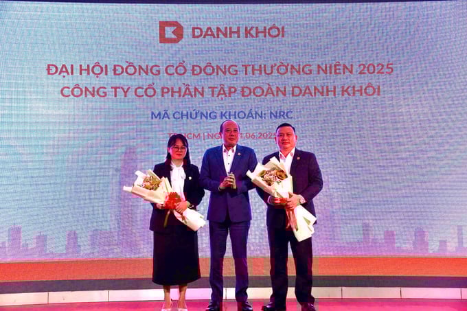 Đổi t&ecirc;n th&agrave;nh NRC, Danh Kh&ocirc;i đặt cược v&agrave;o mảng dược phẩm.