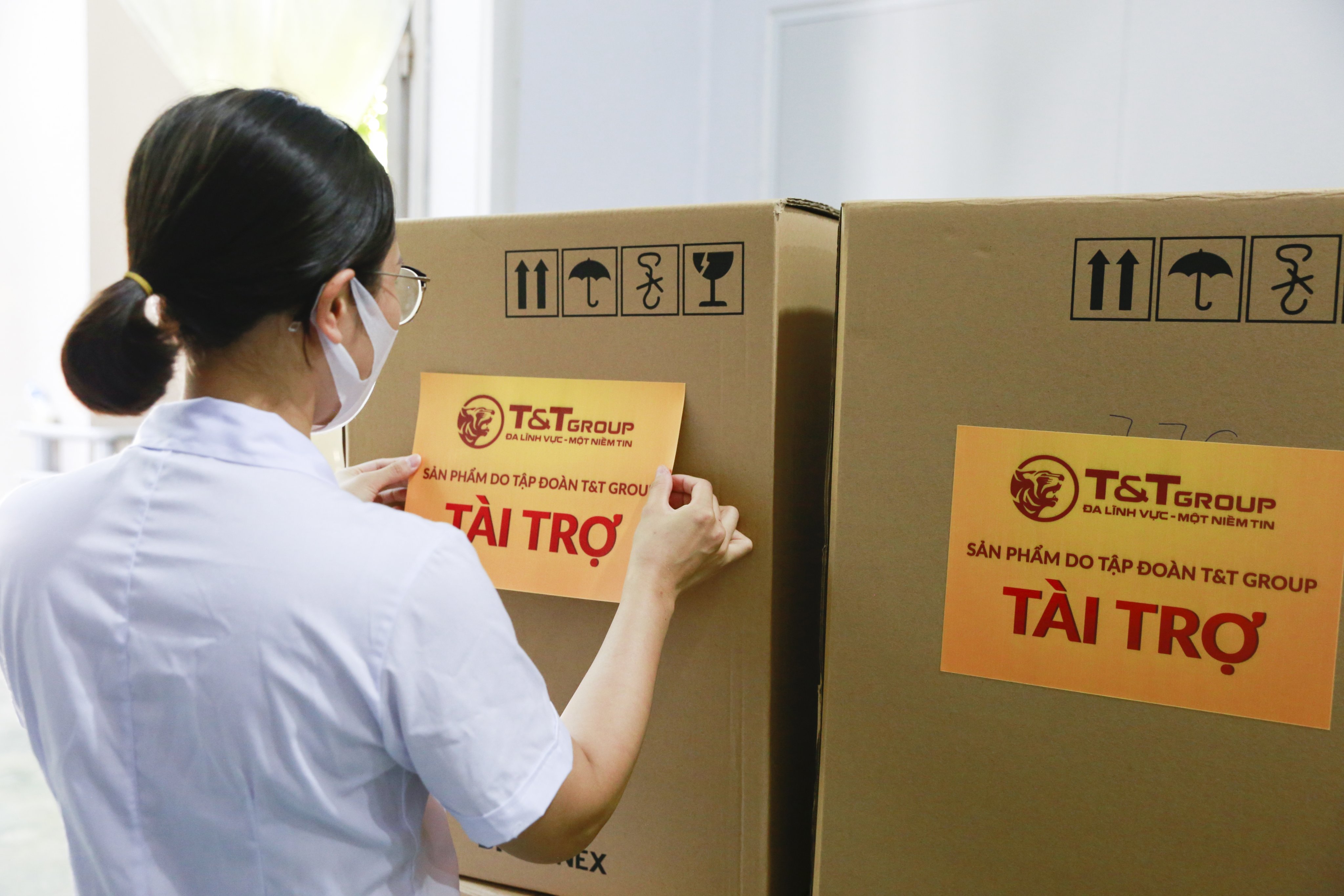 L&ocirc; h&agrave;ng 200.000 bộ kit x&eacute;t nghiệm nhanh COVID-19 đ&atilde; được T&amp;T Group vận chuyển tới Cần Thơ trong ng&agrave;y 14/8 nhằm kịp thời hỗ trợ địa phương trong c&ocirc;ng t&aacute;c x&eacute;t nghiệm tầm so&aacute;t COVID-19.