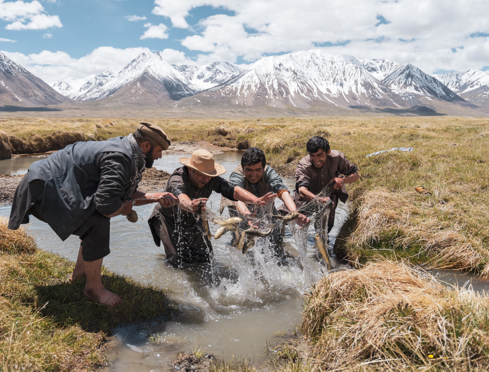Những con người Afghanistan với nụ cười tr&ecirc;n m&ocirc;i.