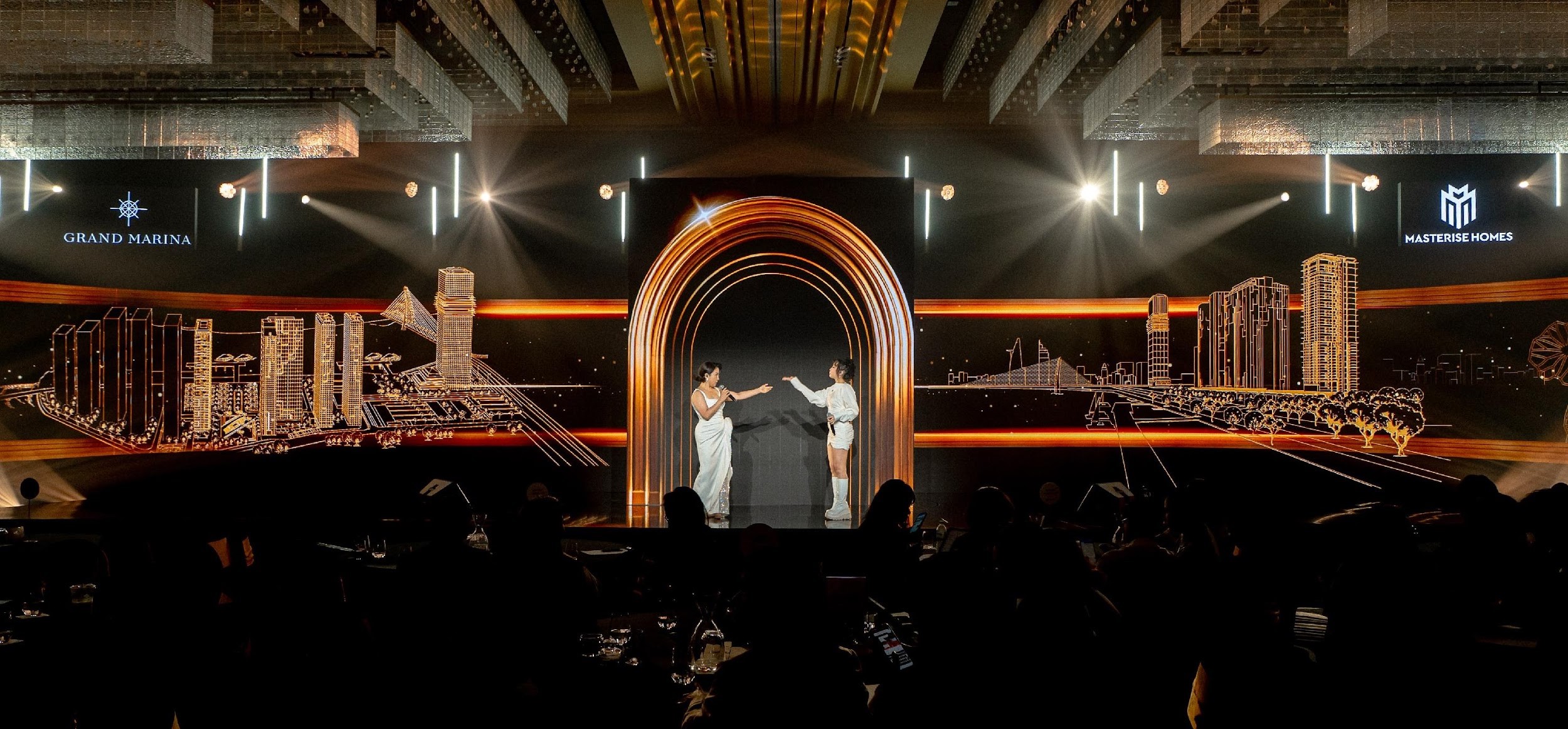 M&agrave;n song ca thăng hoa của Diva Mỹ Linh v&agrave; ca sĩ Mỹ Anh - ẩn dụ tuyệt đẹp cho sự tiếp nối di sản giữa hai thế hệ