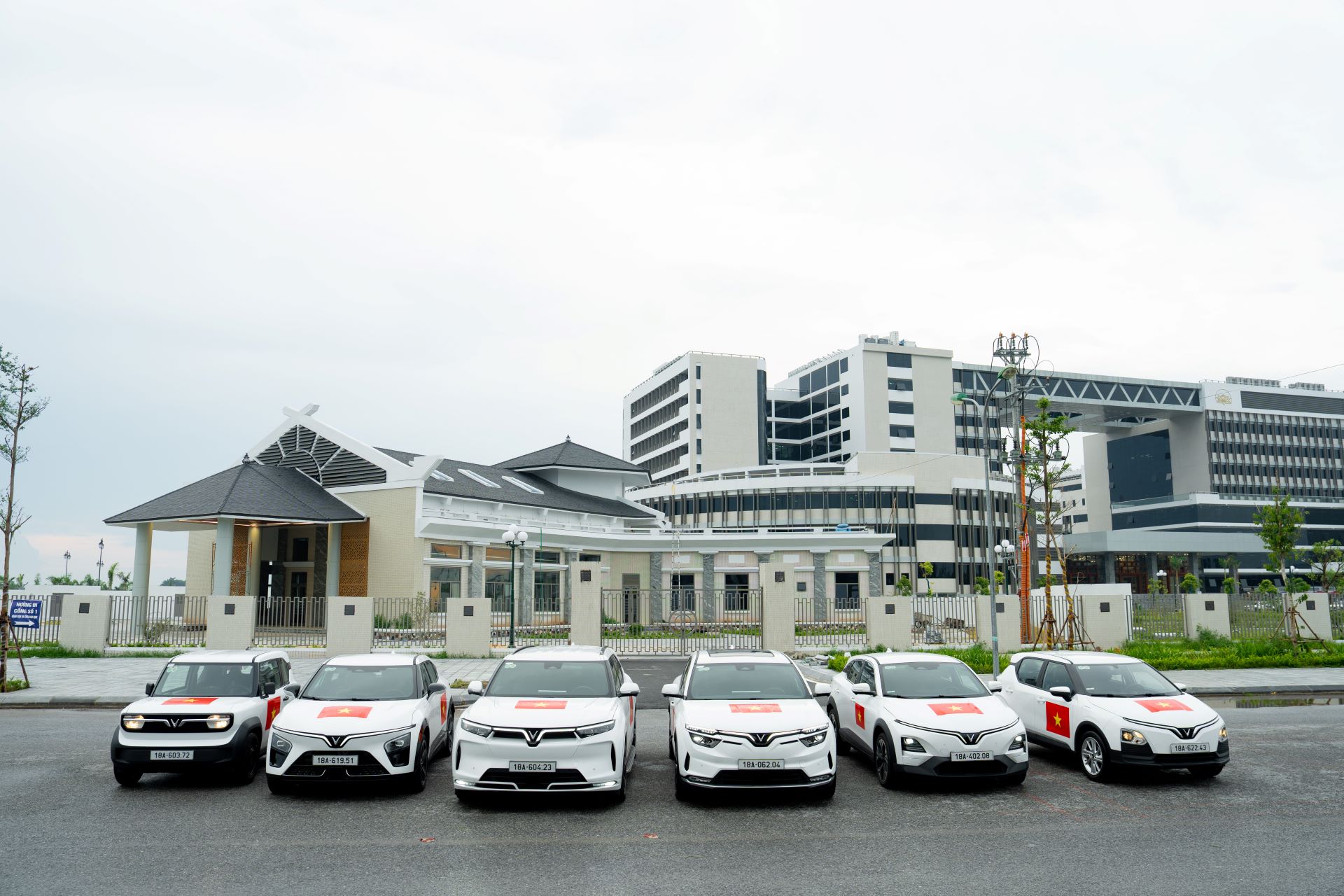 VinFast tặng 100.000 bộ decal quốc kỳ - mừng 80 năm Quốc kh&#225;nh - Ảnh 4