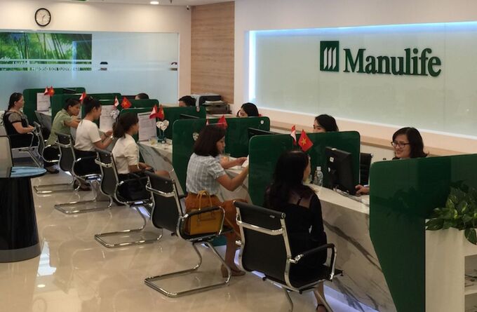 T&iacute;nh tới ng&agrave;y 30/6/2023, Manulife Việt Nam ủy th&aacute;c đầu tư cho Manulife Investment 100.218,8 tỷ đồng, bao gồm chứng kho&aacute;n nợ, chứng kho&aacute;n vốn v&agrave; tiền gửi c&oacute; kỳ hạn.