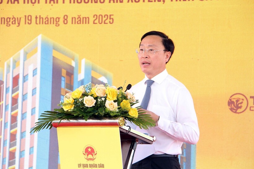 &Ocirc;ng Huỳnh Hữu Tr&iacute;, Ủy vi&ecirc;n Ban Thường vụ Tỉnh ủy, Ph&oacute; Chủ tịch UBND tỉnh C&agrave; Mau ph&aacute;t biểu tại lễ khởi c&ocirc;ng